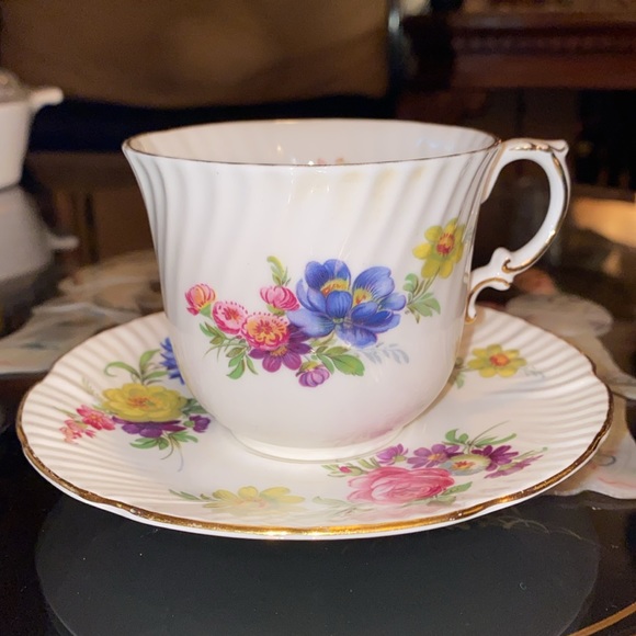 Vintage Fine Bone China Oakley China Ltd. made in England teacup and saucer - Picture 2 of 7